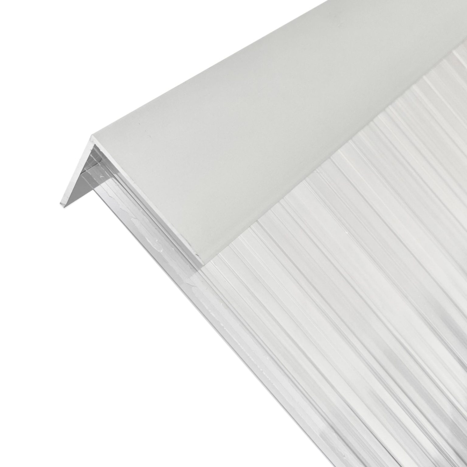 Seitenansicht des Aluminium L-Profils, montiert mit einer Kanal-Polycarbonatplatte zur Abdichtung und zum Schutz
